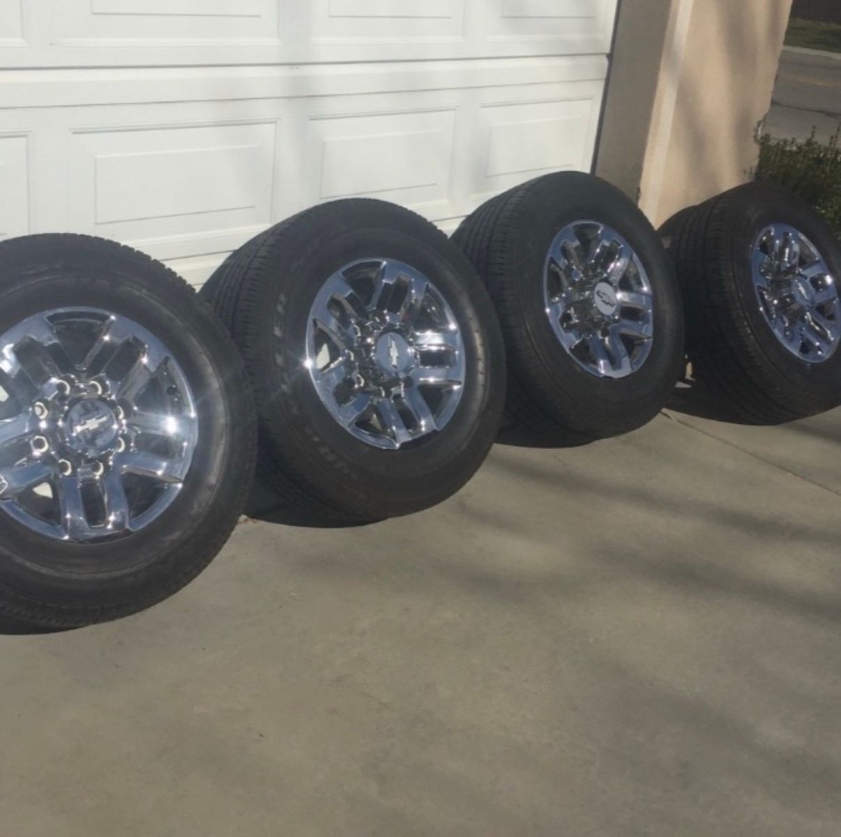 Chrome Tires & Rims for Chevy Silverado 2500