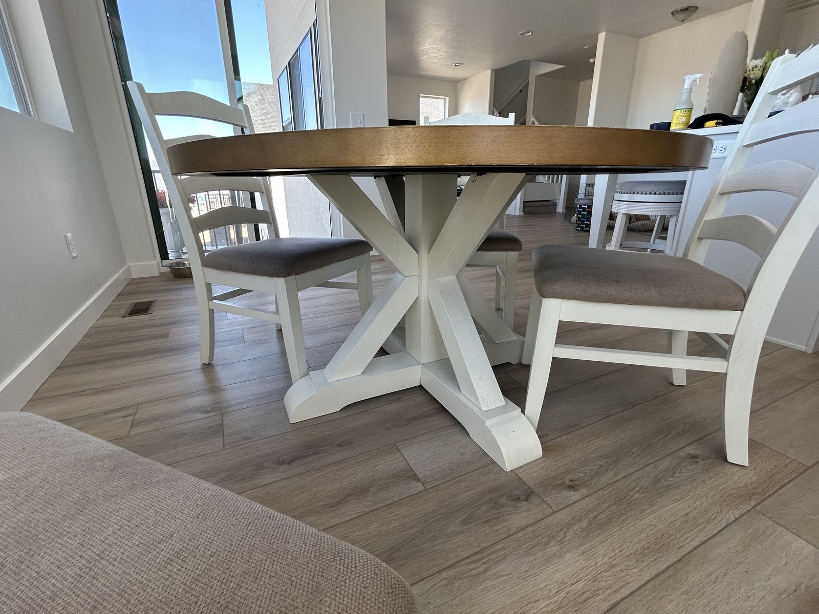 Round Dining Table W Chairs