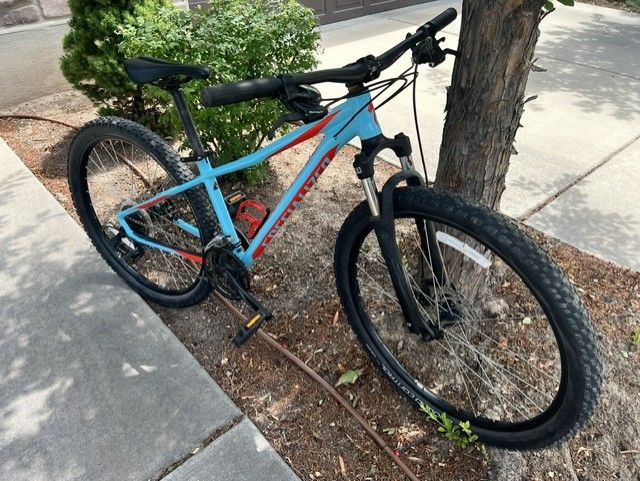 2016 Specialized Pitch Sport-Excellent Condition-Light Blue/Rocket Red