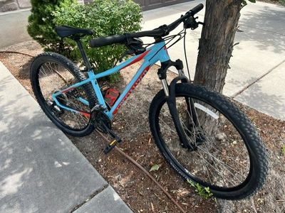2016 Specialized Pitch Sport-Excellent Condition-Light Blue/Rocket Red