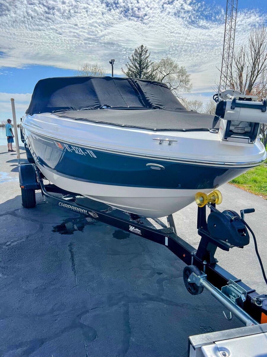 2014 Chaparral Deluxe Sky & Fish 19ft