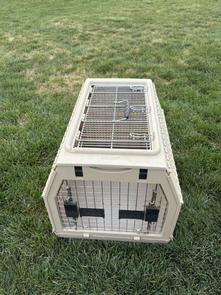 Nylabone medium pet crate