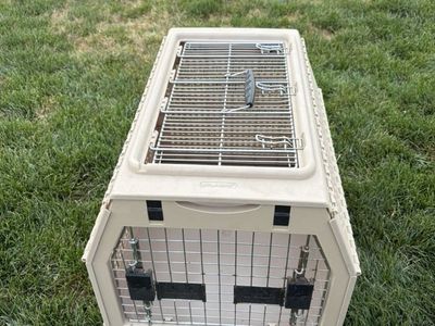 Nylabone medium pet crate