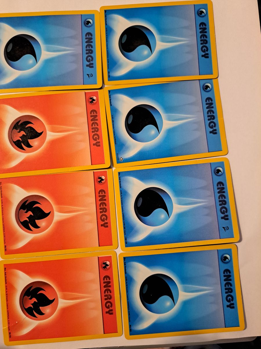 8 Pokemon Energy cards