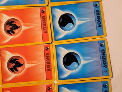 8 Pokemon Energy cards