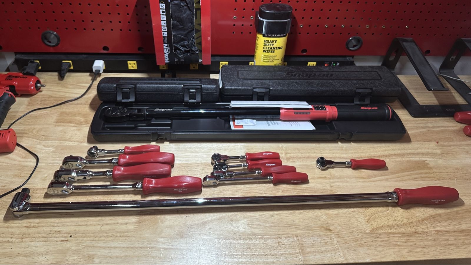 Snap-on Torque Wrenches and Ratchets. Cordless Power tools