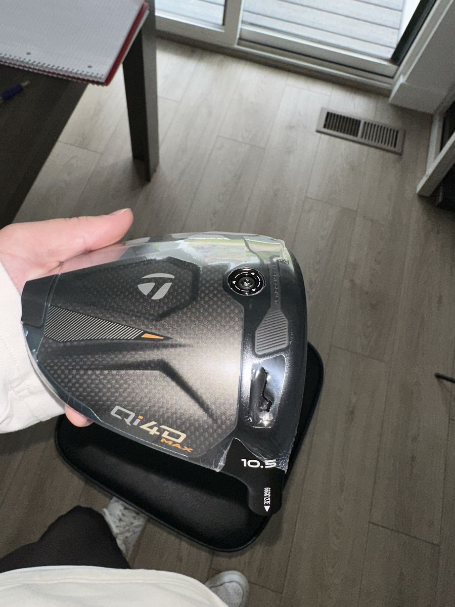 Brand New Taylormade Qi4D RH 10.5 Max driver head 
