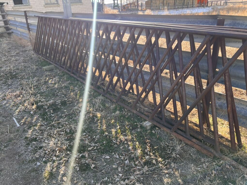 Slanted Steel Mangers