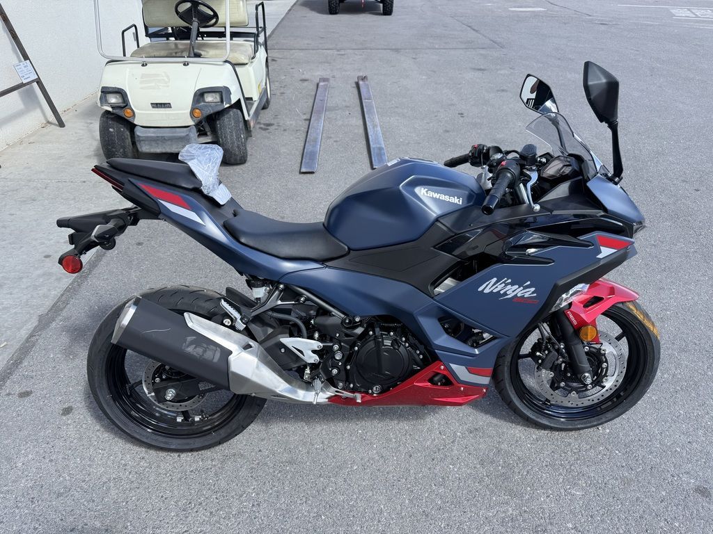 2026 Kawasaki Ninja® 500 ABS Metallic Matte Twilig