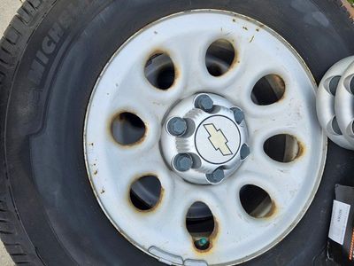 Chevrolet 265/70R17 Wheels & Tires Set - Used Michelin LTX A/S w/ Hubcaps & Lug Nuts