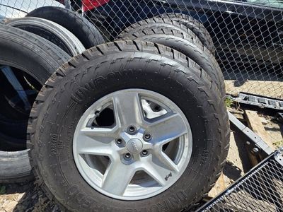 285/70r17 on jeep wrangler wheels