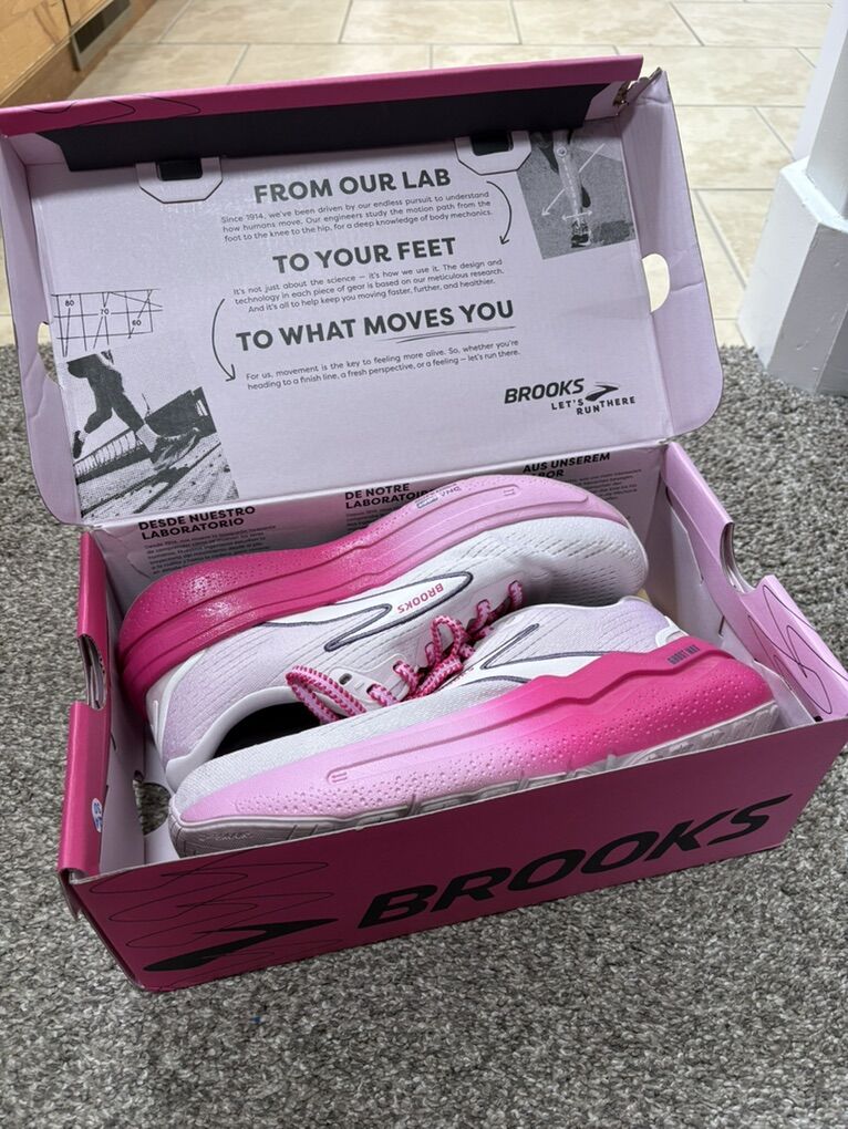 Woman’s Brooks Gost Max 2 Running shoes