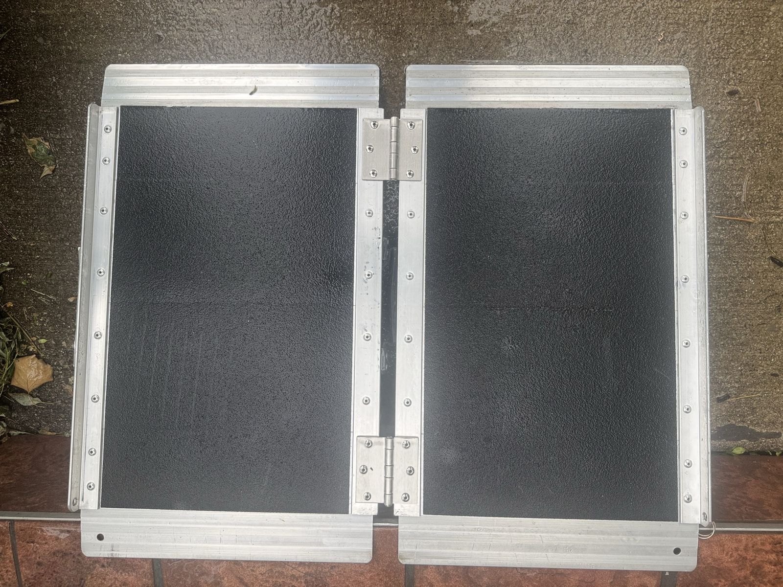 2-foot portable aluminum wheelchair ramp