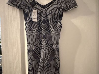 NWT Bebe Blue & Grey Aztec Print Short Sleeve Bodycon Dress Size M