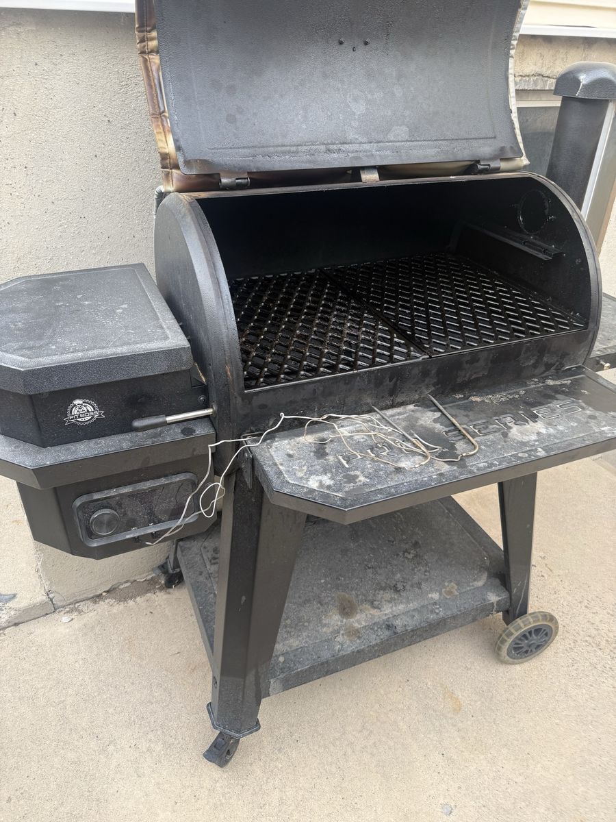 Pit Boss Pro Series Pellet Grill with Thermal Blanket
