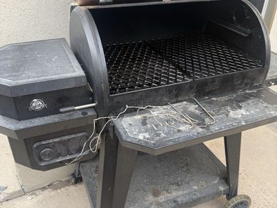 Pit Boss Pro Series Pellet Grill with Thermal Blanket