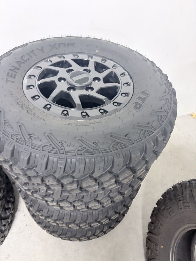 Set If 4 Can AM Maverick R Wheels And Tires