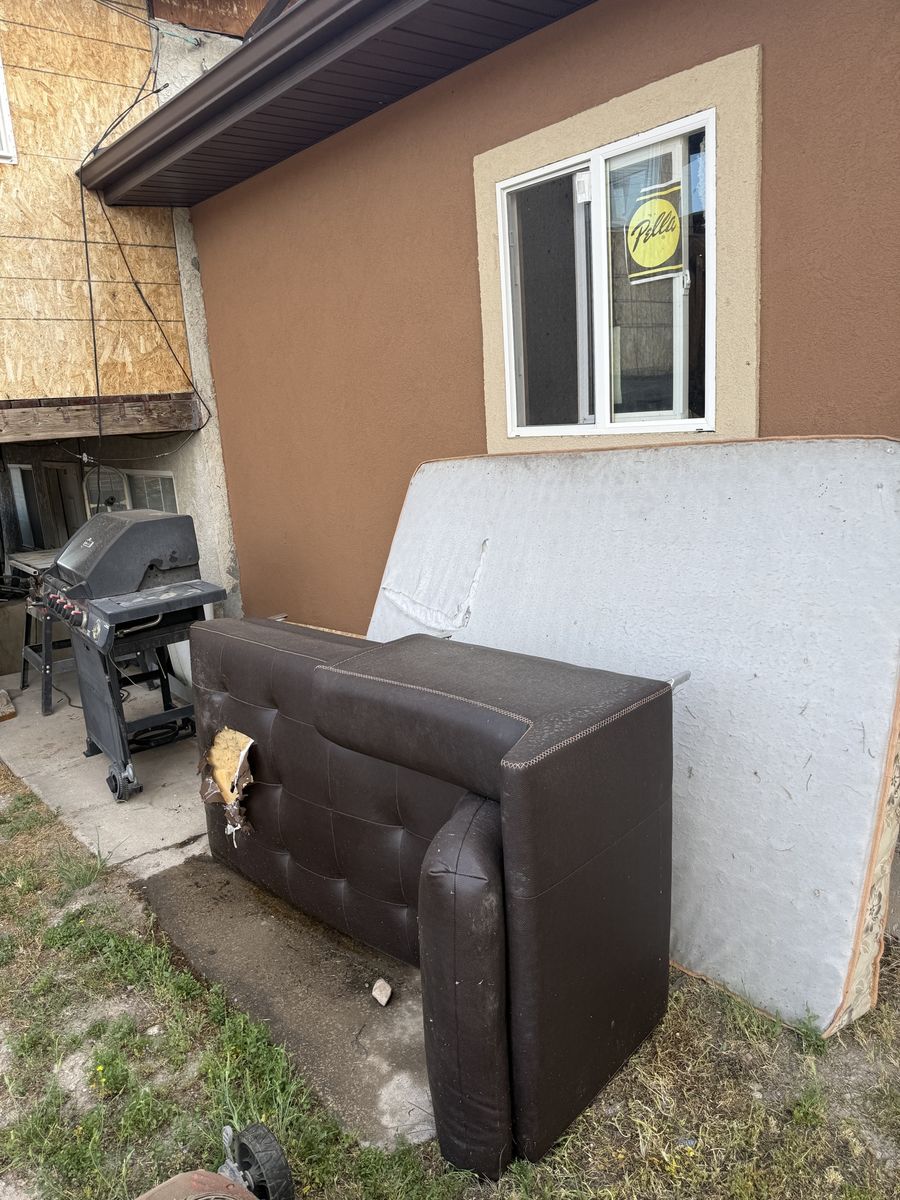 Free Grill’s, Couch, Mattress