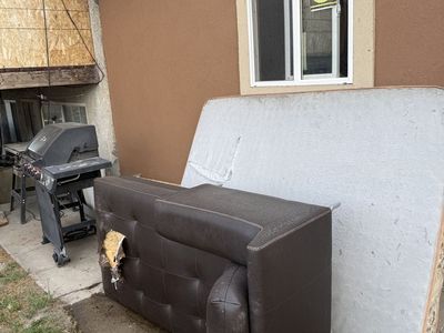 Free Grill’s, Couch, Mattress