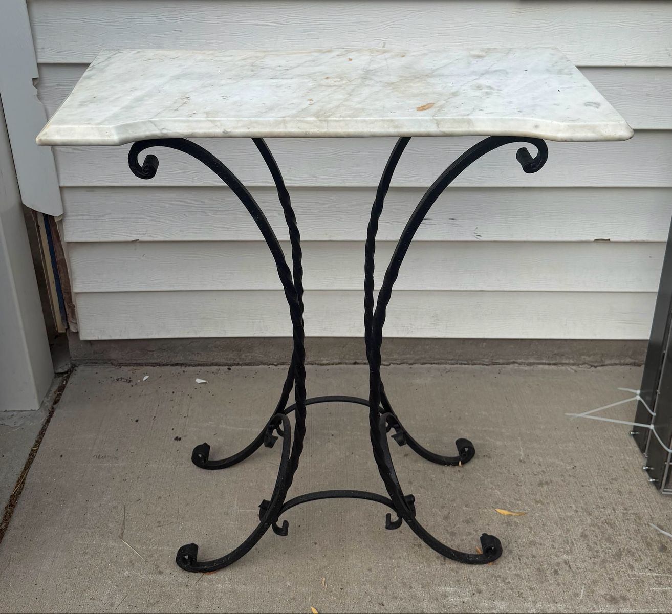 Darling table