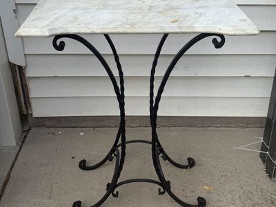 Darling table