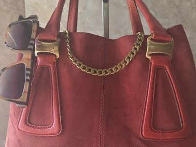 TOD'S Red Suede Tote Bag with Gold Chain Detail - Stylish Handbag for Women