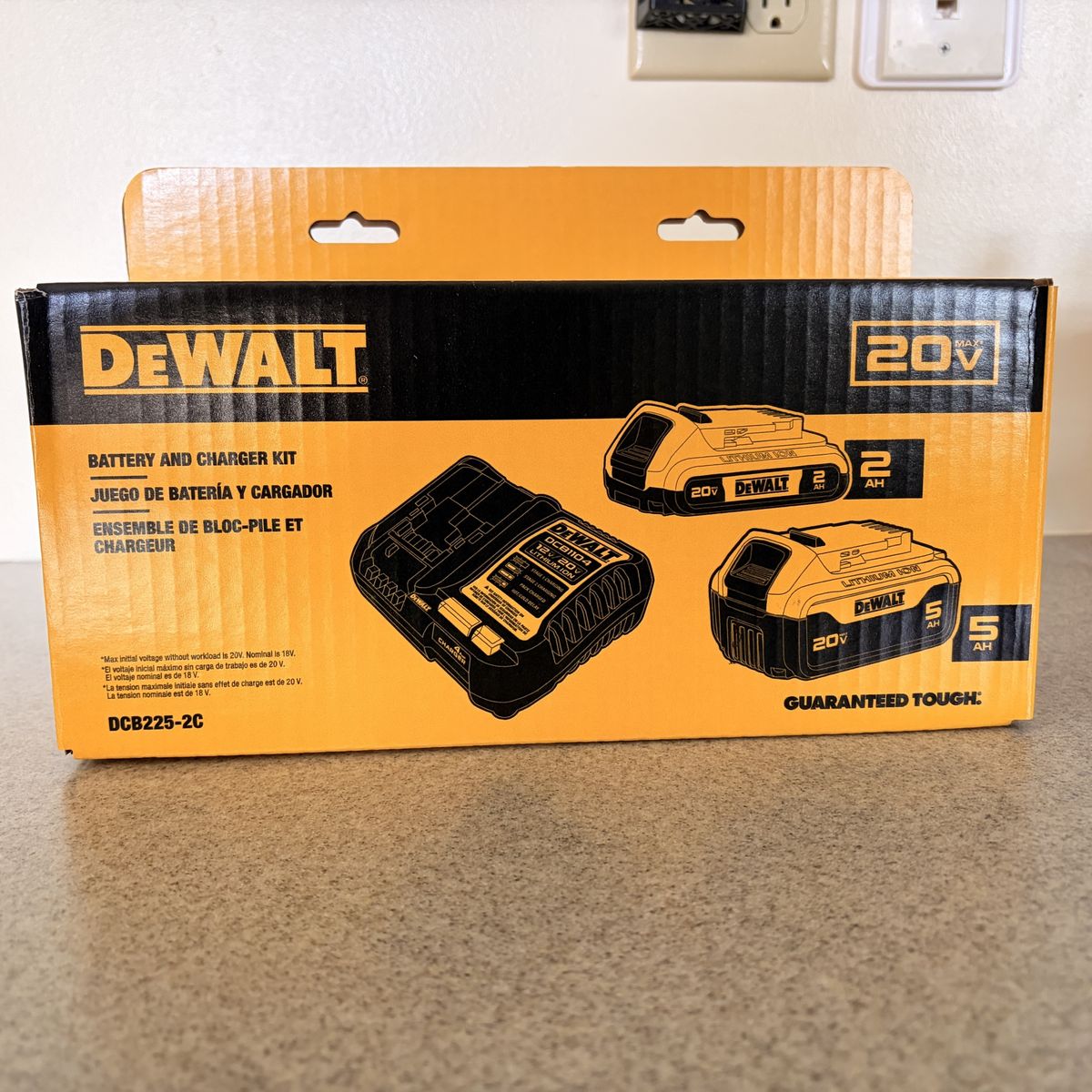 DeWalt 2 Batteries And Charger Kit