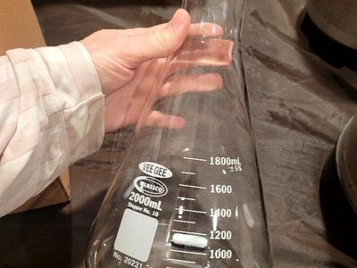 science grade glass beakers 2000 ml or 4000 ml