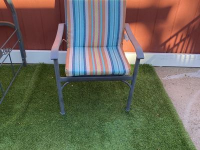 4 patio chairs with cushions