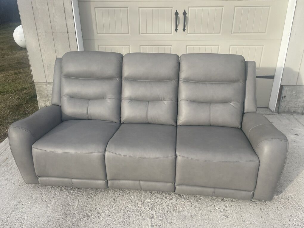 Gorgeous Soft Leather Sofa & Chair Gray W/ Power