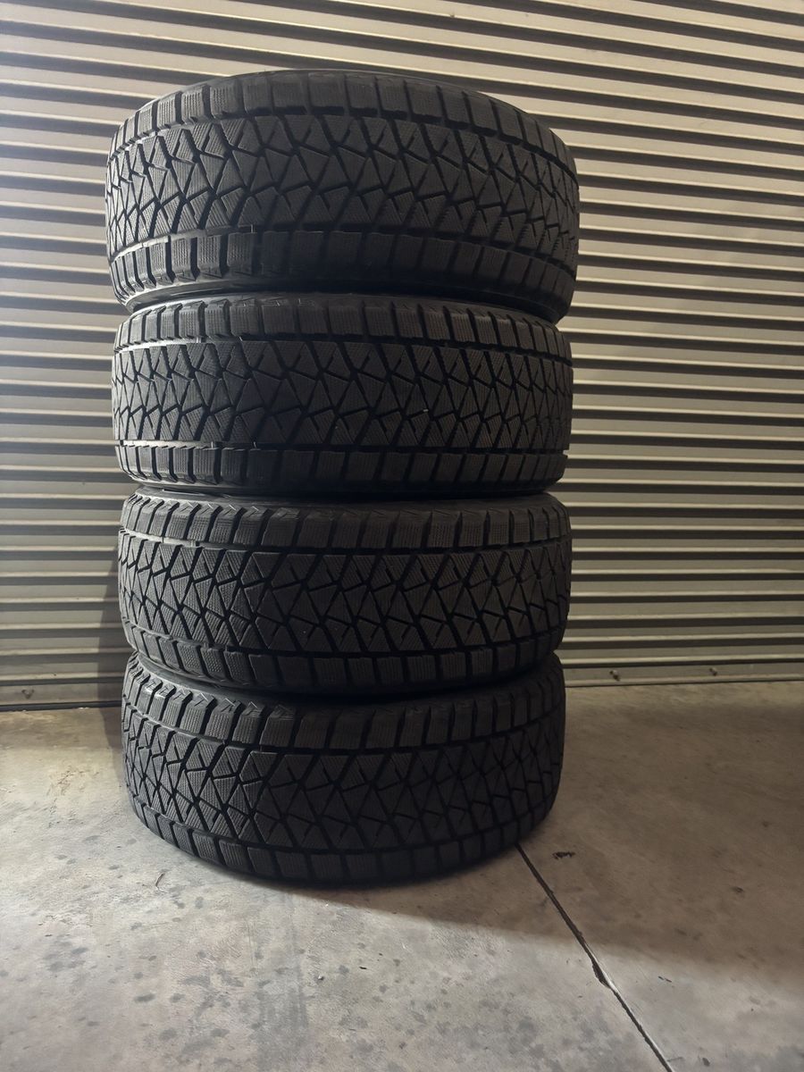 4 Bridgestone Blizzak DM-V2 Snow Tires — 285/45 R22 | 12/32nds | Set of 4
