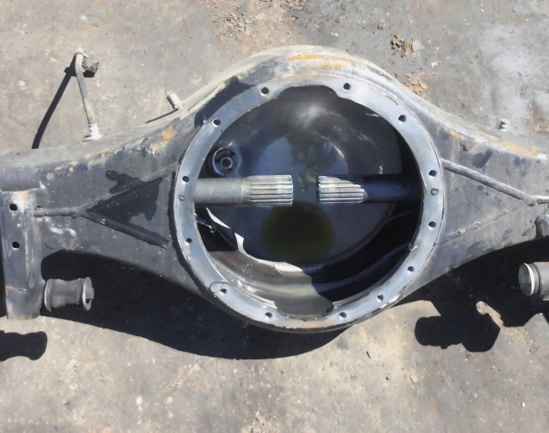 1997 Isuzu NPR Dually Rear Axle Housing – Complete