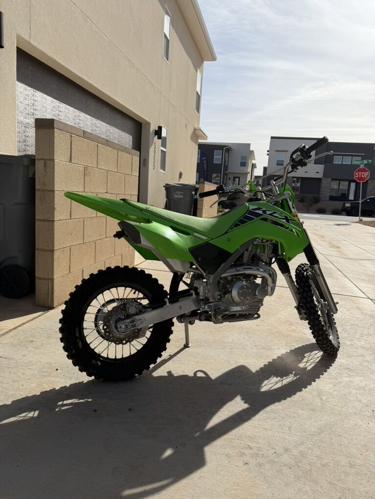 2025 Kawasaki KLX 140 Standard size