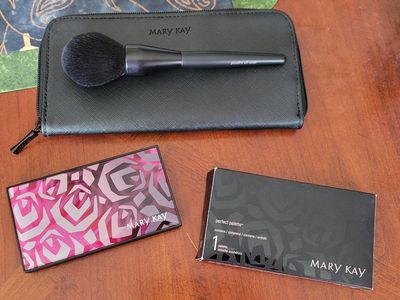 New with Box Mary Kay Perfect Pallette Makeup Case and New All Over Powder Brush and Bag