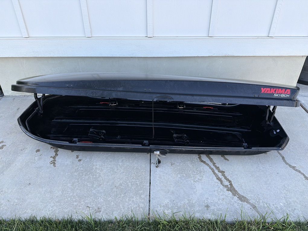 Yakima car top Cargo Sky Box Carbonite Low