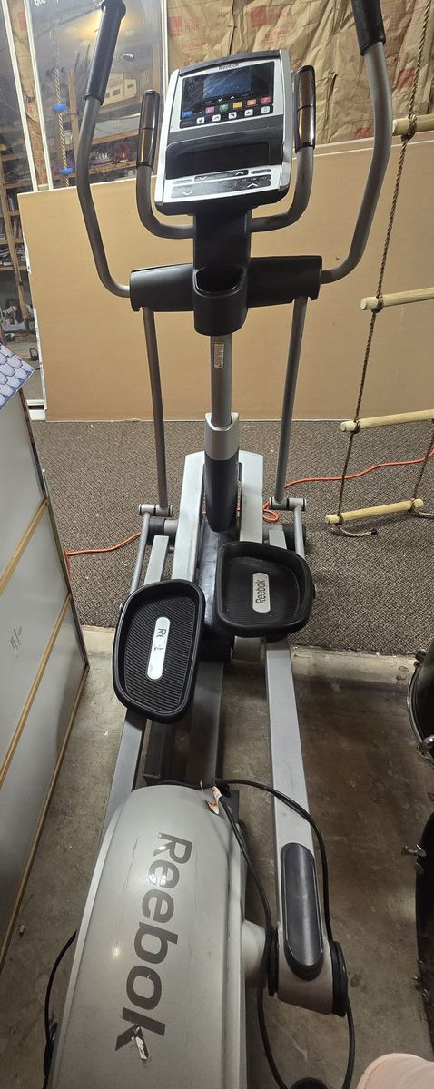 Reebok Stride Select RL 7.0 Elliptical-FREE