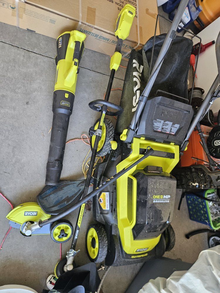Ryobi 40 Volt Lawncare Kit