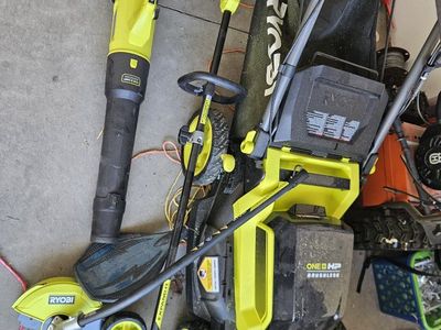 Ryobi 40 Volt Lawncare Kit