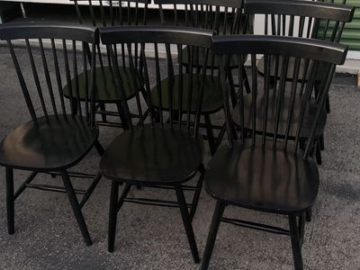 4 LEFT!! BEAUTIFUL BLACK WINDSOR FARM STYLE CHAIRS