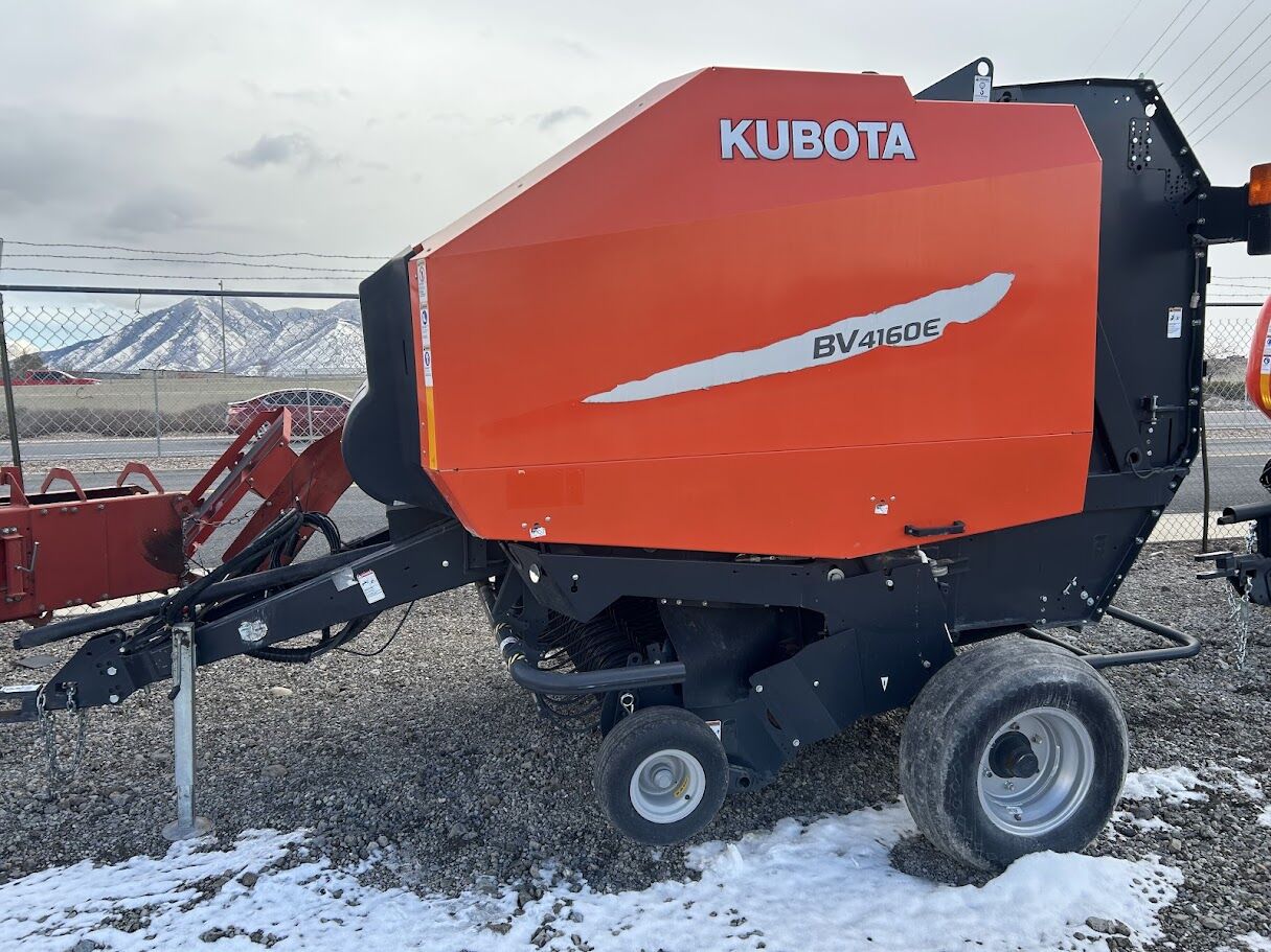 Kubota BV4160E Round Baler