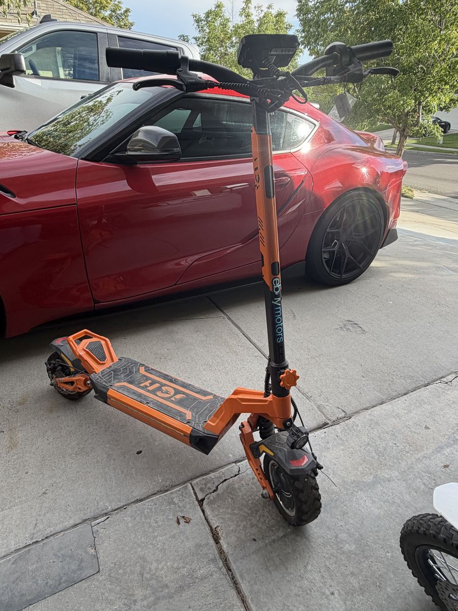 JOH electric hyper scooter. NEEDS NEW BATTERY. top speed-45 mph