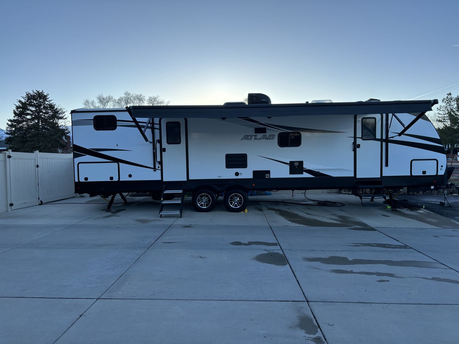 2021 Dutchmen Atlas 3202BH (Bunk House)