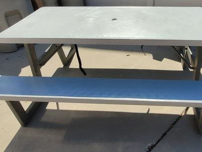 Outdoor lifetime table that fold flat