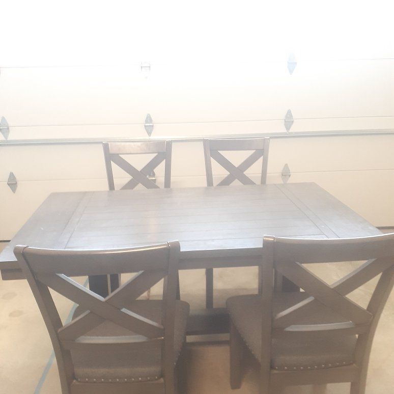 Dining table and 8 chairs