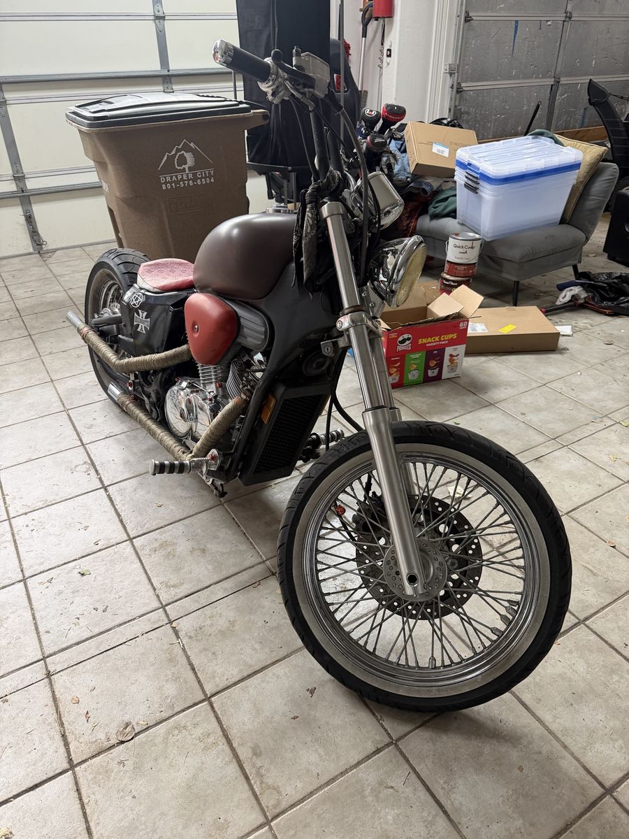 1998 Honda shadow 650 Custom Bobber Cruiser Motorcycle with Heat-Wrapped Exhaust and Leather Saddlebag