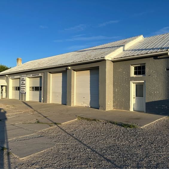Warehouse Retail Flex Space for rent in Heart of Preston ID!