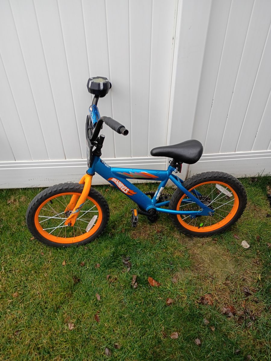 16" Hot Wheels Kids Bike