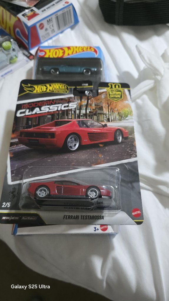 Hot Wheels Modern Classics Ferrari Testarossa 2/5 Car Culture Diecast Vehicle