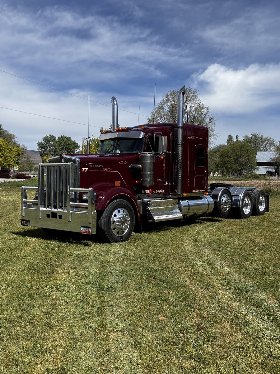 Kenworth W900L
