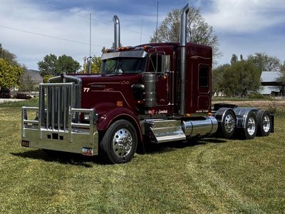 Kenworth W900L